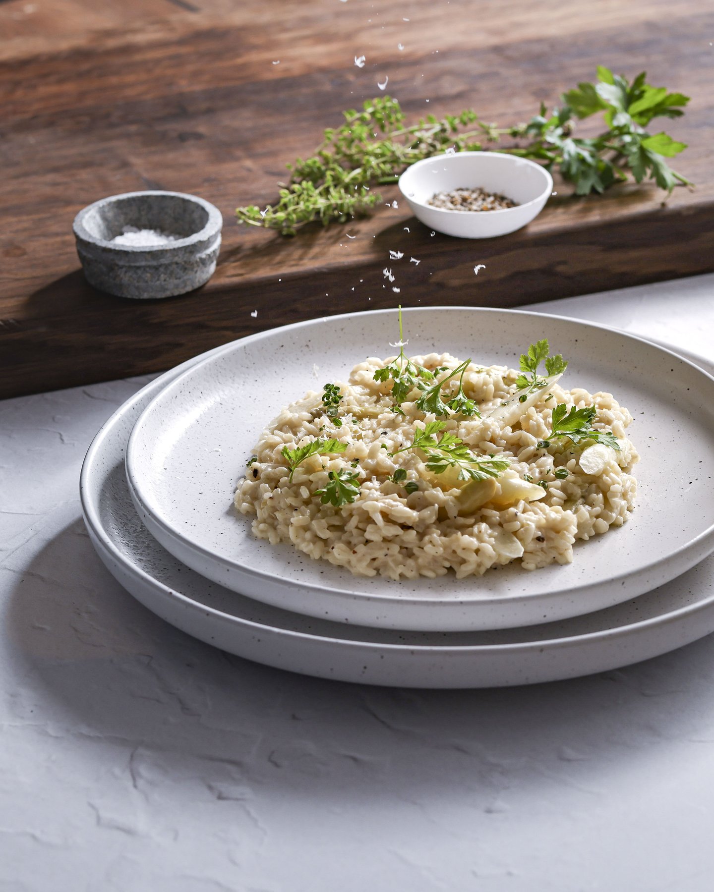 Frisches Food-Motiv hell inszeniert – Helle, frische Food-Fotografie von Kitchenkiss – Clean Eating, Tageslicht, natürliche Ästhetik.