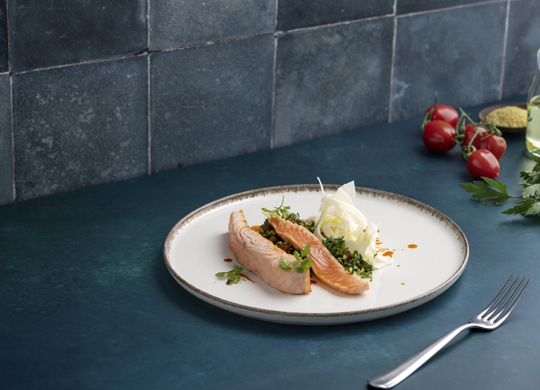 Helles Gericht natürlich inszeniert – Helle, frische Food-Fotografie von Kitchenkiss – Clean Eating, Tageslicht, natürliche Ästhetik.