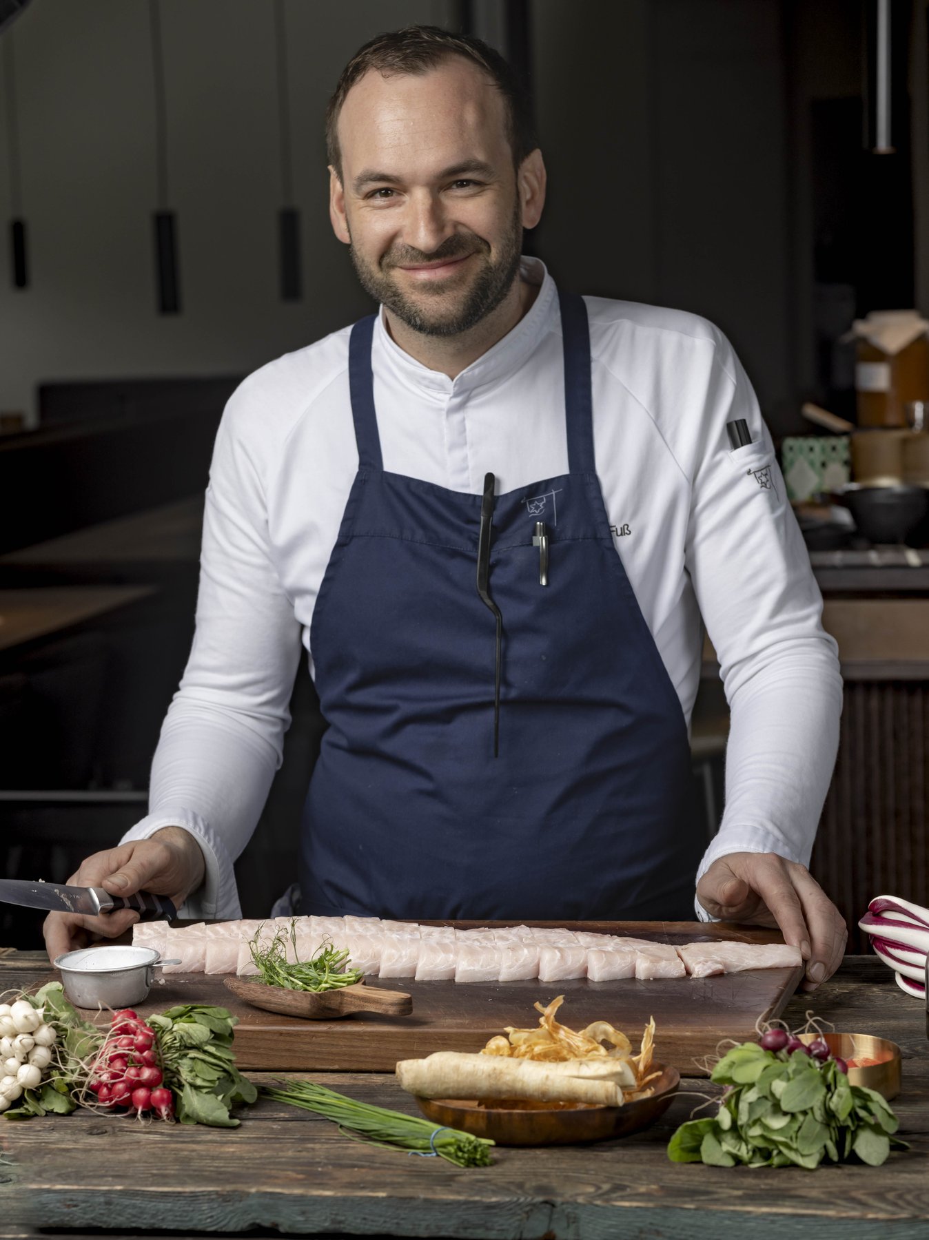 Ausdrucksstarkes Porträt aus der Gastronomie – Authentisches People-Porträt für Gastronomie und Marken von Kitchenkiss – Persönlichkeit, Handwerk, Employer Branding.