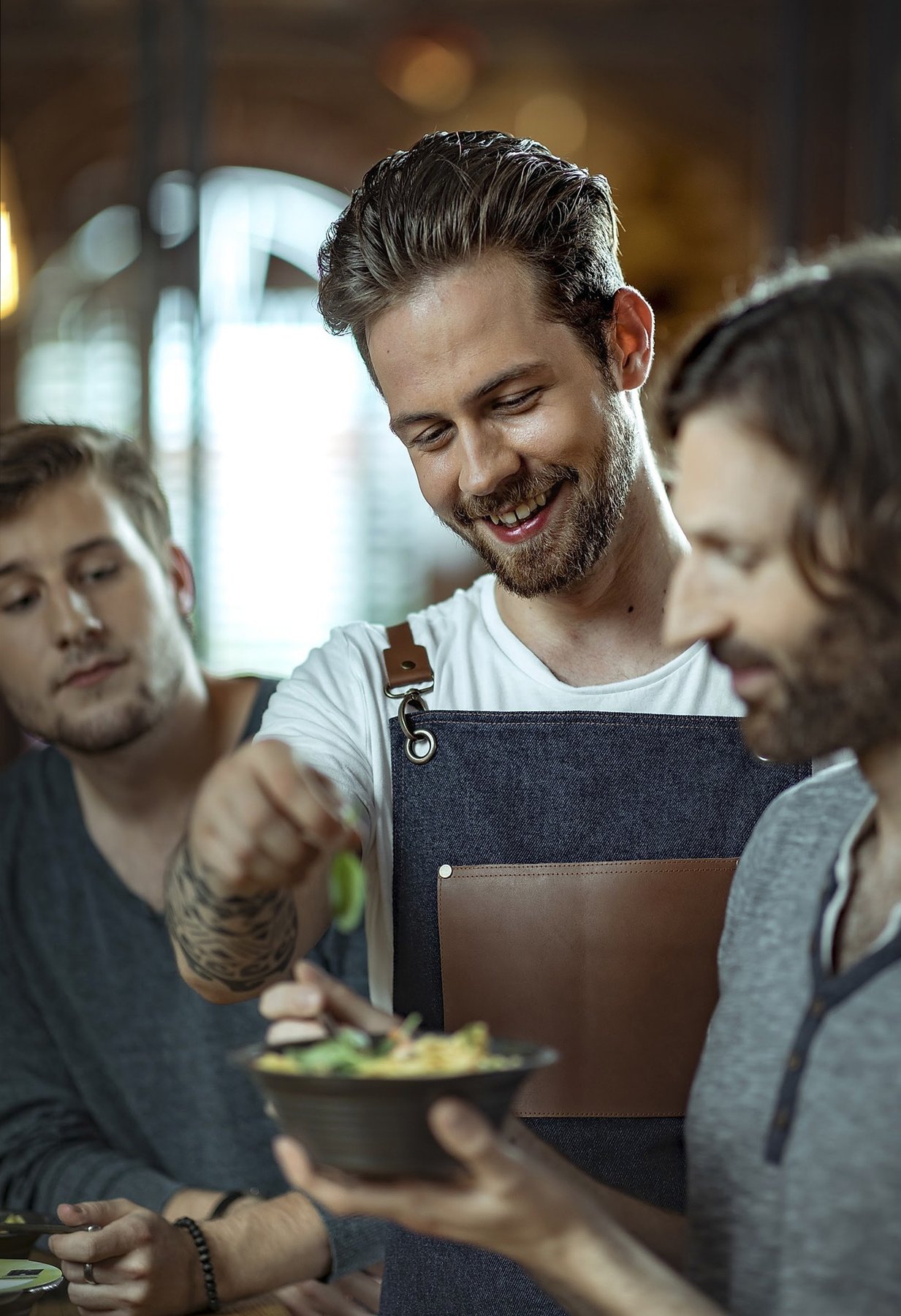 People-Porträt aus der Gastronomie – Authentisches People-Porträt für Gastronomie und Marken von Kitchenkiss – Persönlichkeit, Handwerk, Employer Branding.