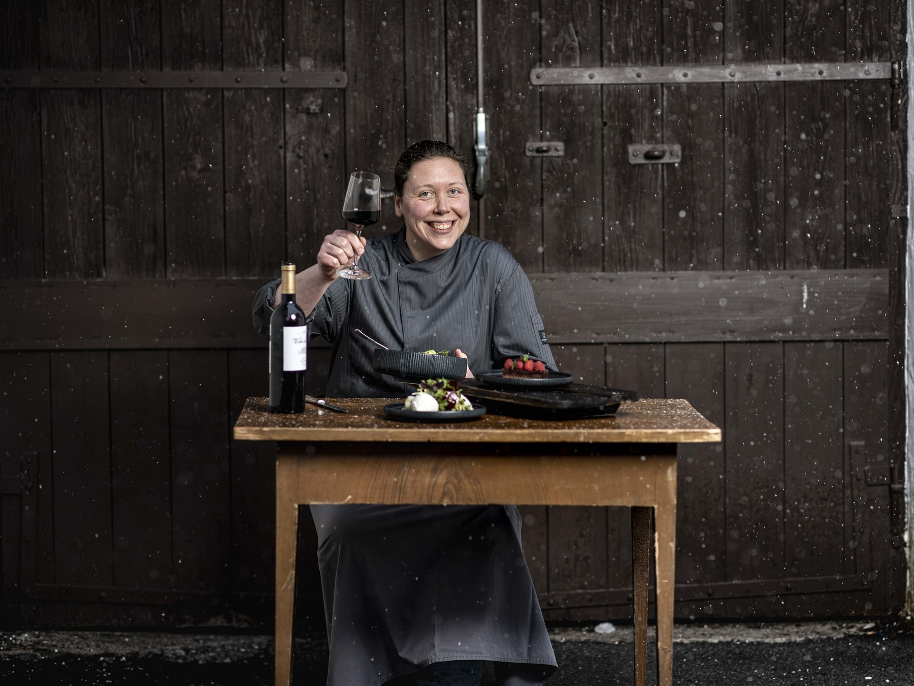 Ausdrucksstarkes Porträt aus dem Gastgewerbe – Authentisches People-Porträt für Gastronomie und Marken von Kitchenkiss – Persönlichkeit, Handwerk, Employer Branding.