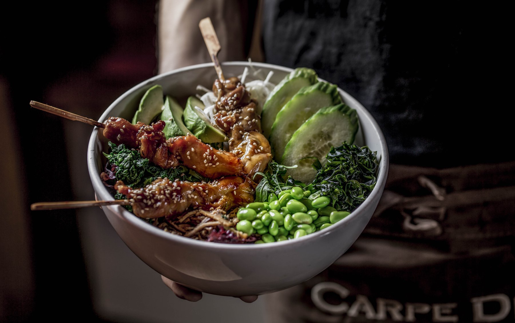 Rustikales Food-Motiv mit haptischem Untergrund – Rustikale Food-Fotografie von Kitchenkiss – haptische Untergründe, Altholz-Ästhetik, perfectly unperfect.