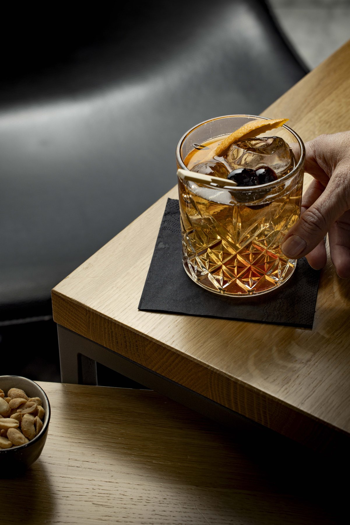 Cocktail stimmungsvoll präsentiert – professionelle Beverage-Fotografie von Kitchenkiss.