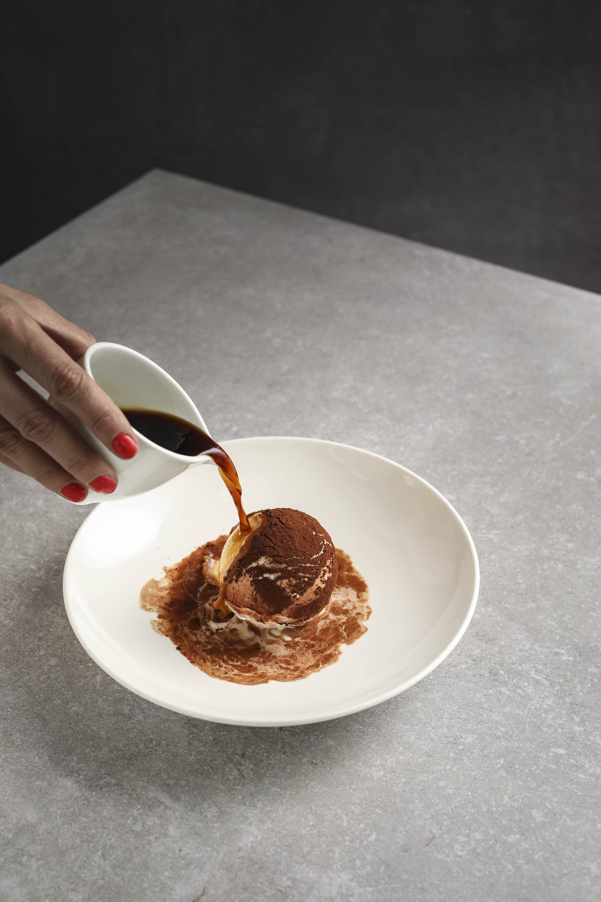 Kunstvoll angerichteter Gourmet-Teller – ästhetische Foodfotografie.