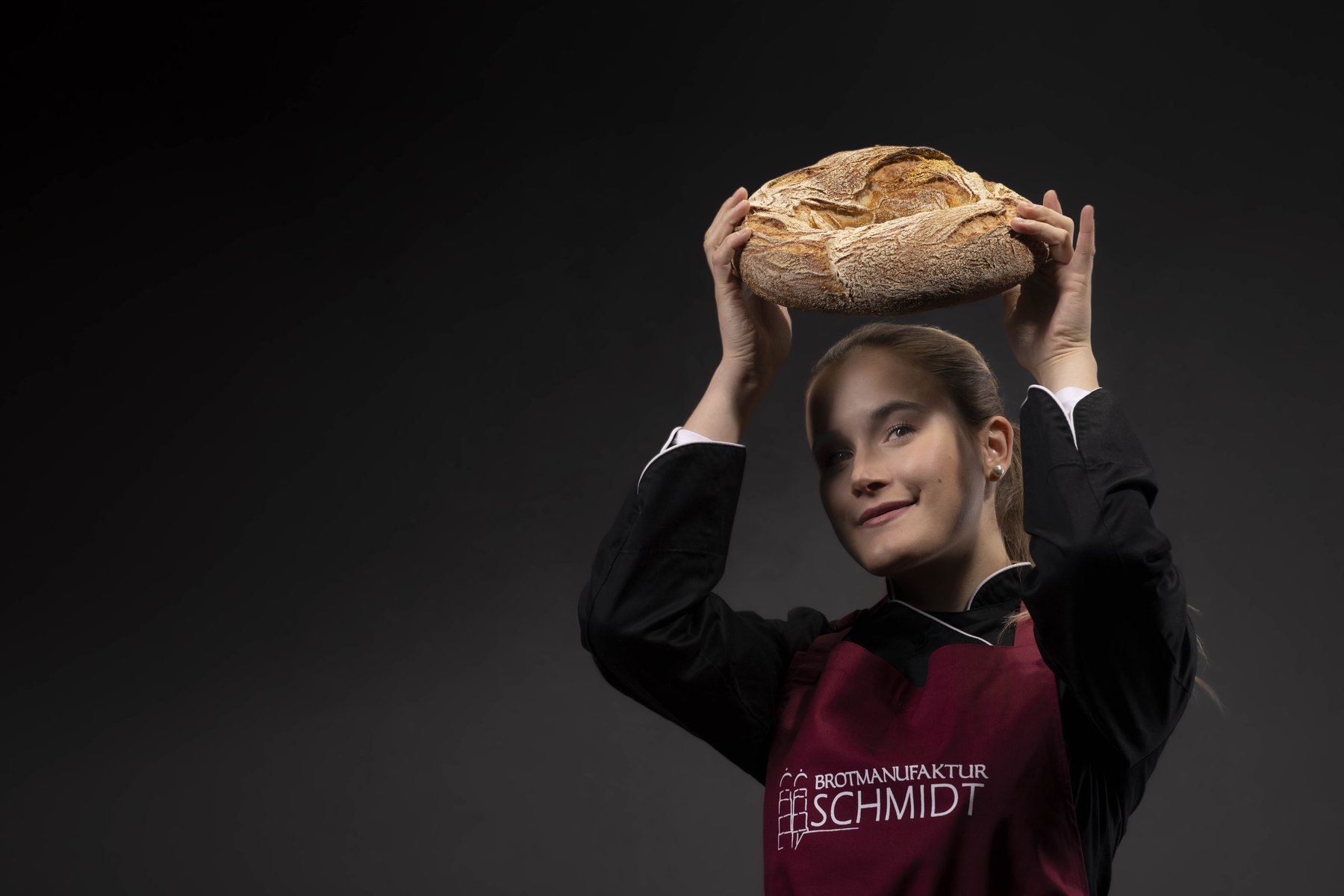 Professionelle Food- und People-Fotografie: kreatives Porträt für eine Brotmanufaktur zur Präsentation von echtem Handwerk.