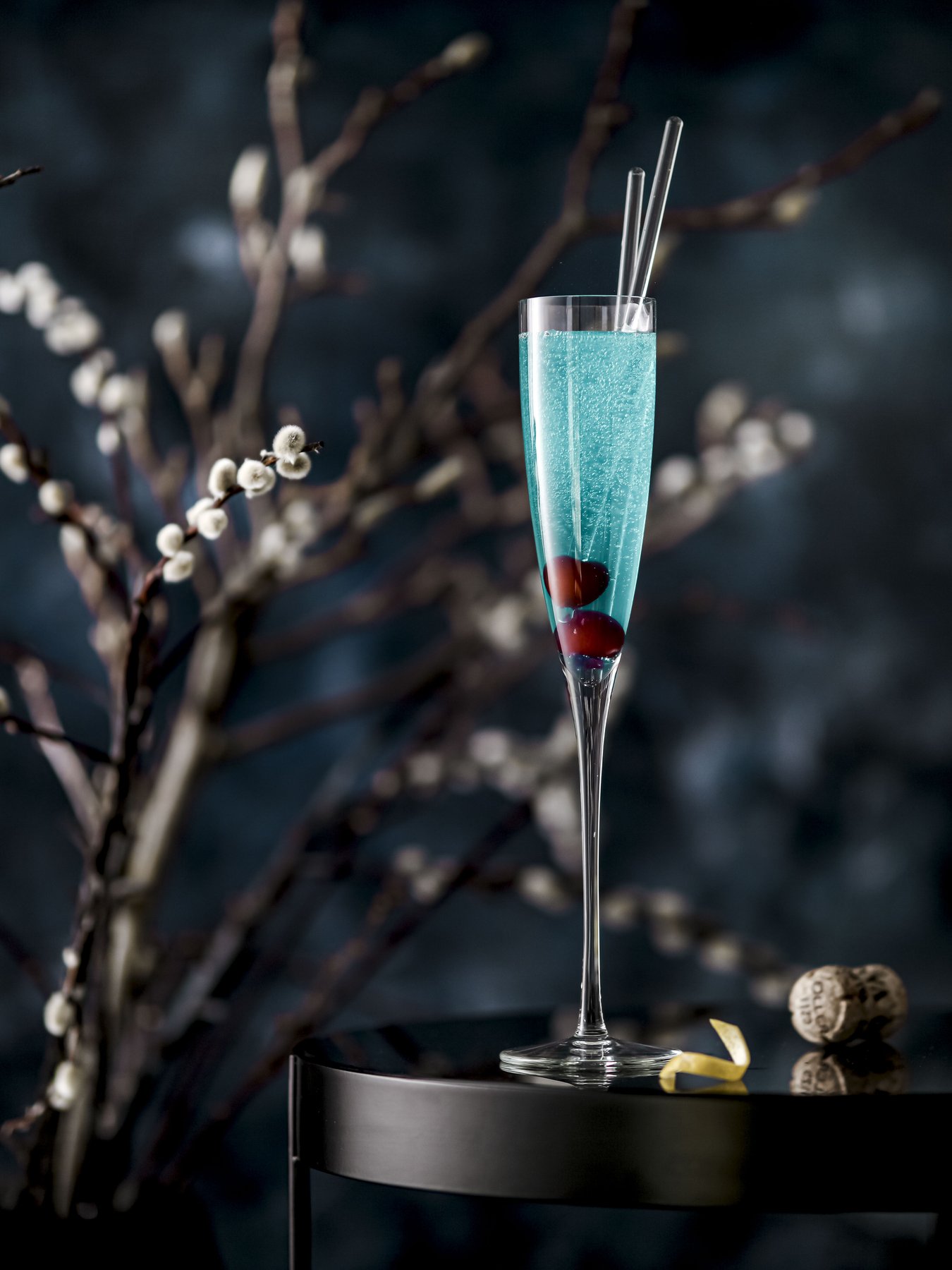 Signature-Drink kunstvoll fotografiert – High-End Cocktail- und Liquid-Fotografie.