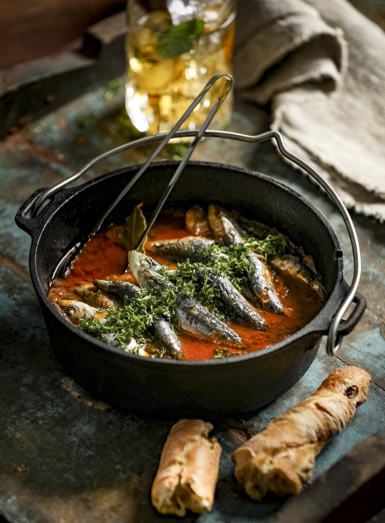 Rustikal gestyltes Food-Motiv – Rustikale Food-Fotografie von Kitchenkiss – haptische Untergründe, Altholz-Ästhetik, perfectly unperfect.
