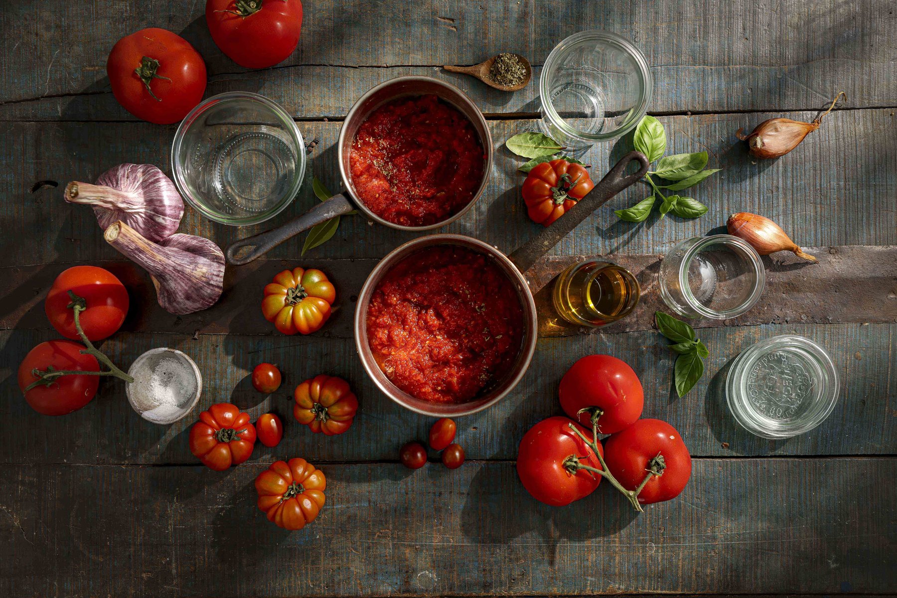 Farbenfrohes Stillleben von Tomaten – Food-Fotografie für Lieferanten und Erzeuger, Frische und mediterrane Küche.