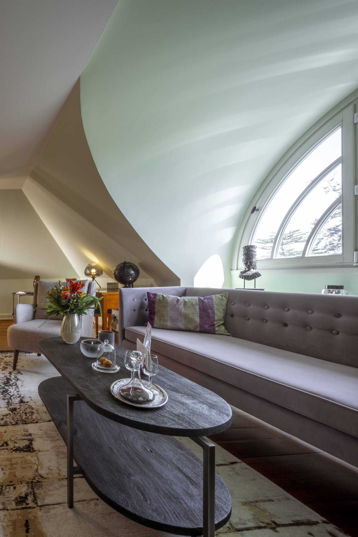 Interieur mit Charakter und Licht – Stimmungsvolle Interieur- und Hospitality-Fotografie von Kitchenkiss – Atmosphäre, Licht und Design für Hotels und Gastronomie.