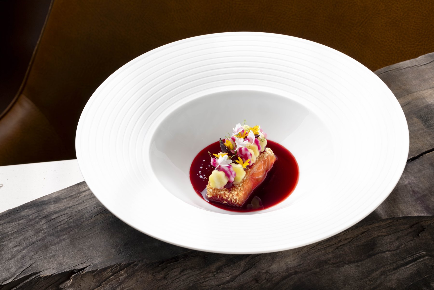 Kunstvoll inszeniertes Gericht der gehobenen Küche – High-End Foodfotografie.