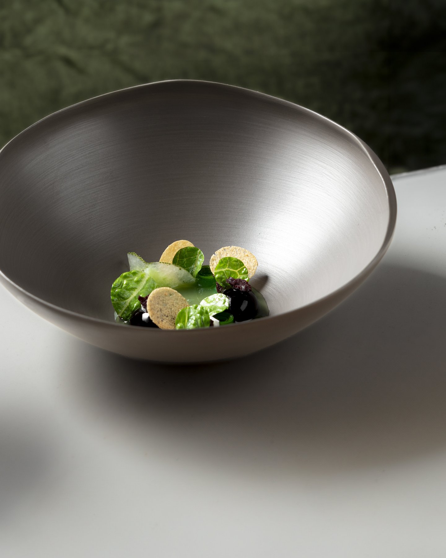 Fein angerichtetes Fine-Dining-Gericht der Sterneküche – High-End Foodfotografie von Kitchenkiss.