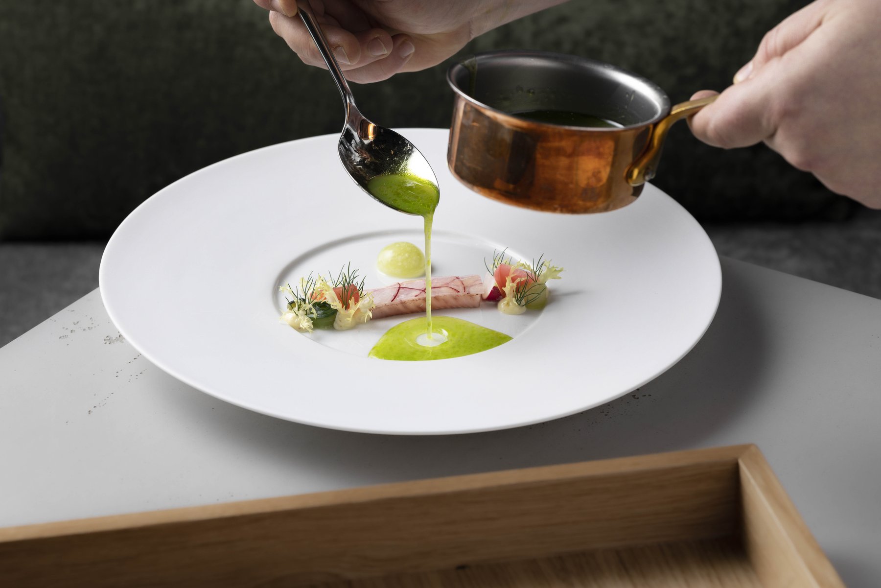 Fine-Dining-Teller aus der Sterneküche – Foodfotografie