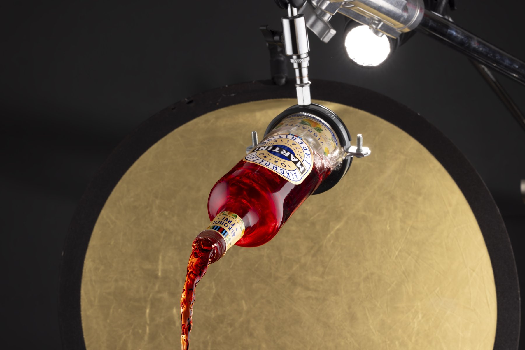 Drink mit warmem Licht – hochwertige Getränkefotografie für Bar und Gastronomie.