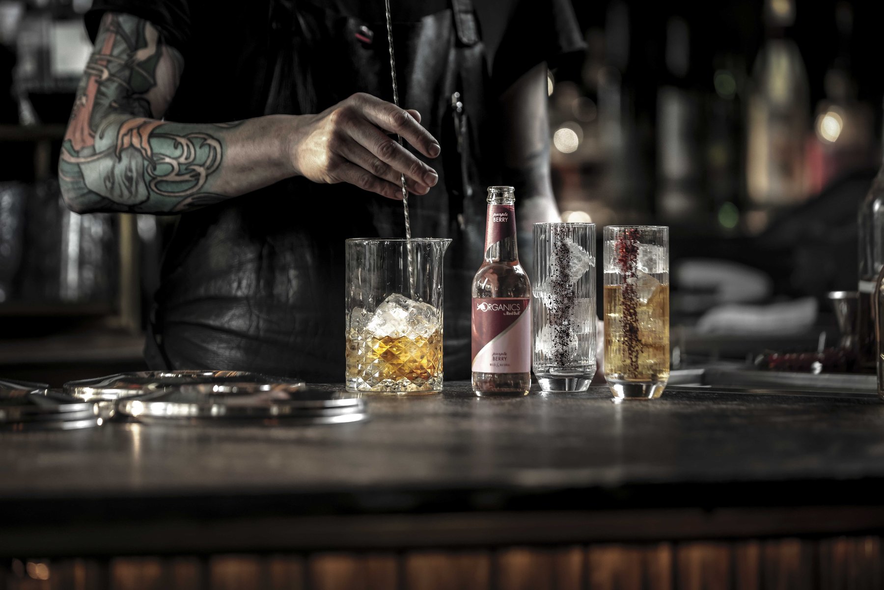 Cocktail mit ausdrucksstarkem Licht – professionelle Drink-Fotografie.