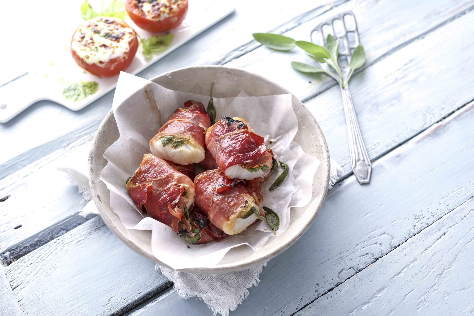 Frisches Gericht natürlich inszeniert – Helle, frische Food-Fotografie von Kitchenkiss – Clean Eating, Tageslicht, natürliche Ästhetik.