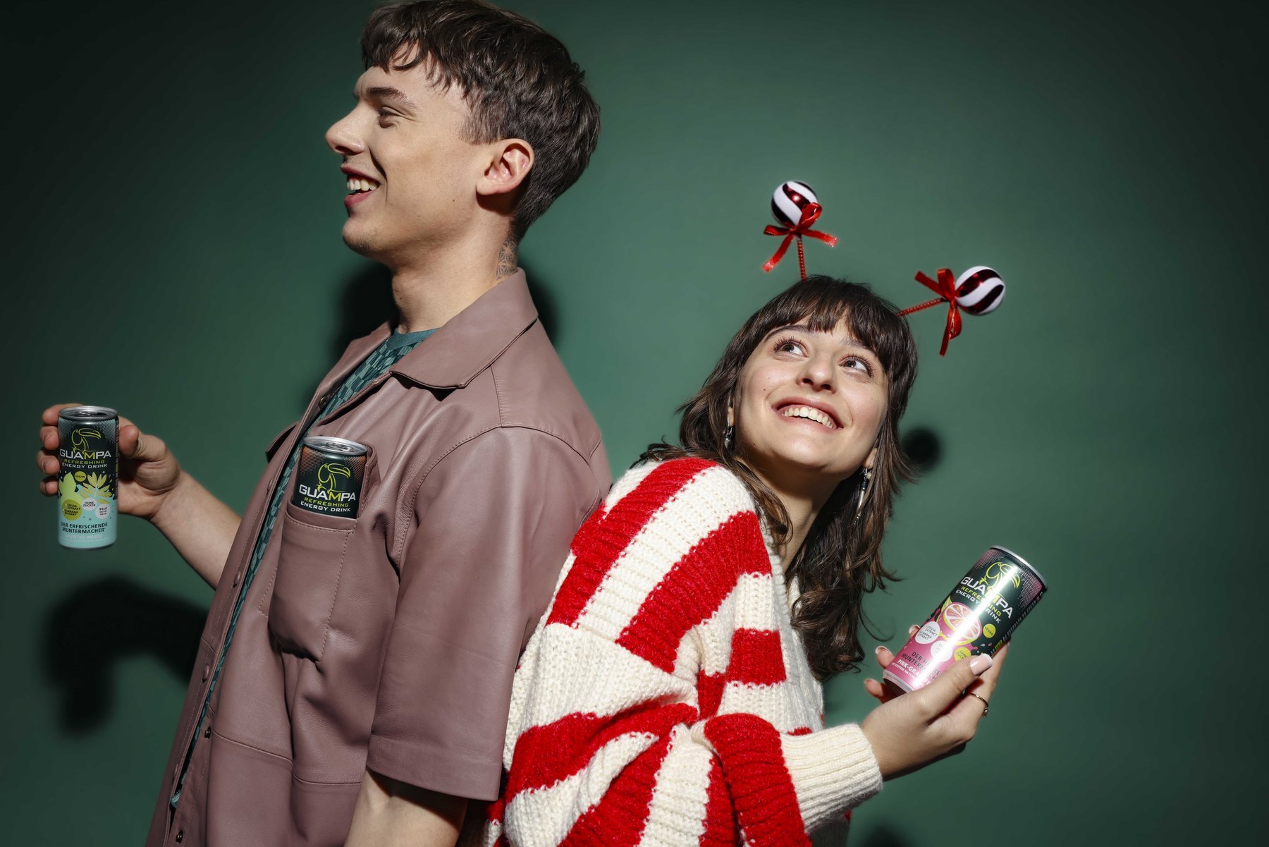 Zwei Models mit Guampa Energy Dosen – Lifestyle-Fotografie