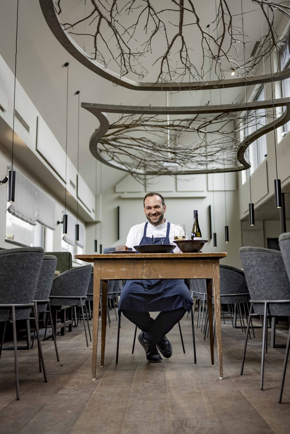 Charaktervolles Porträt aus dem Gastgewerbe – Authentisches People-Porträt für Gastronomie und Marken von Kitchenkiss – Persönlichkeit, Handwerk, Employer Branding.