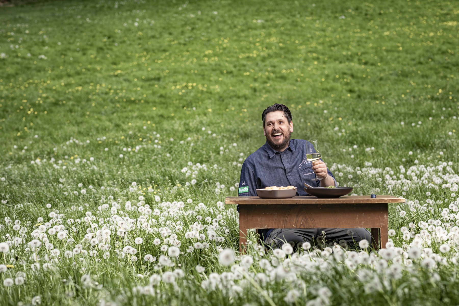 Charaktervolles Porträt aus der Küche – Authentisches People-Porträt für Gastronomie und Marken von Kitchenkiss – Persönlichkeit, Handwerk, Employer Branding.