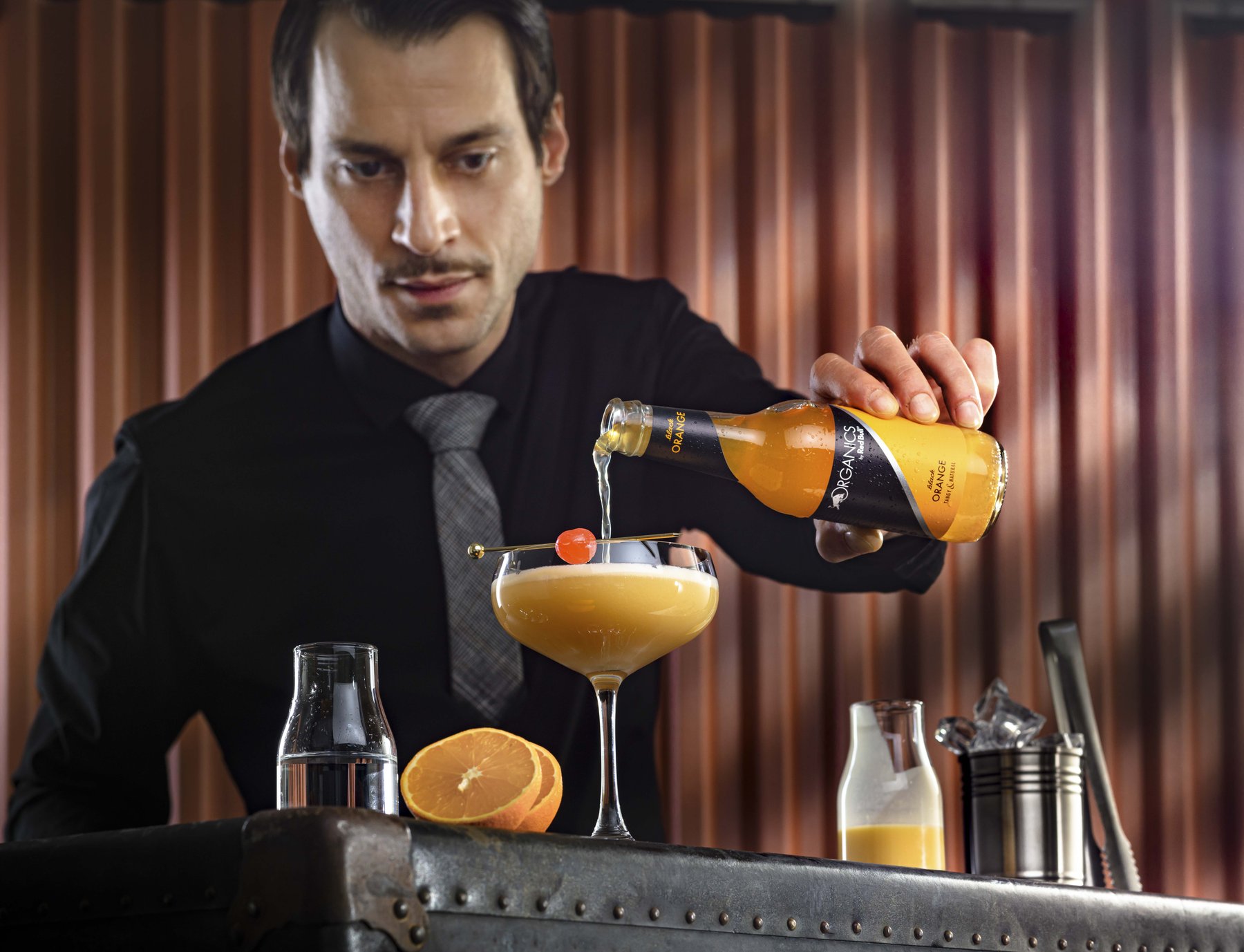 High-End Beverage-Fotografie: professionelle Inszenierung von Drinks und Barkeeper-Handwerk für Spirituosen-Kampagnen.