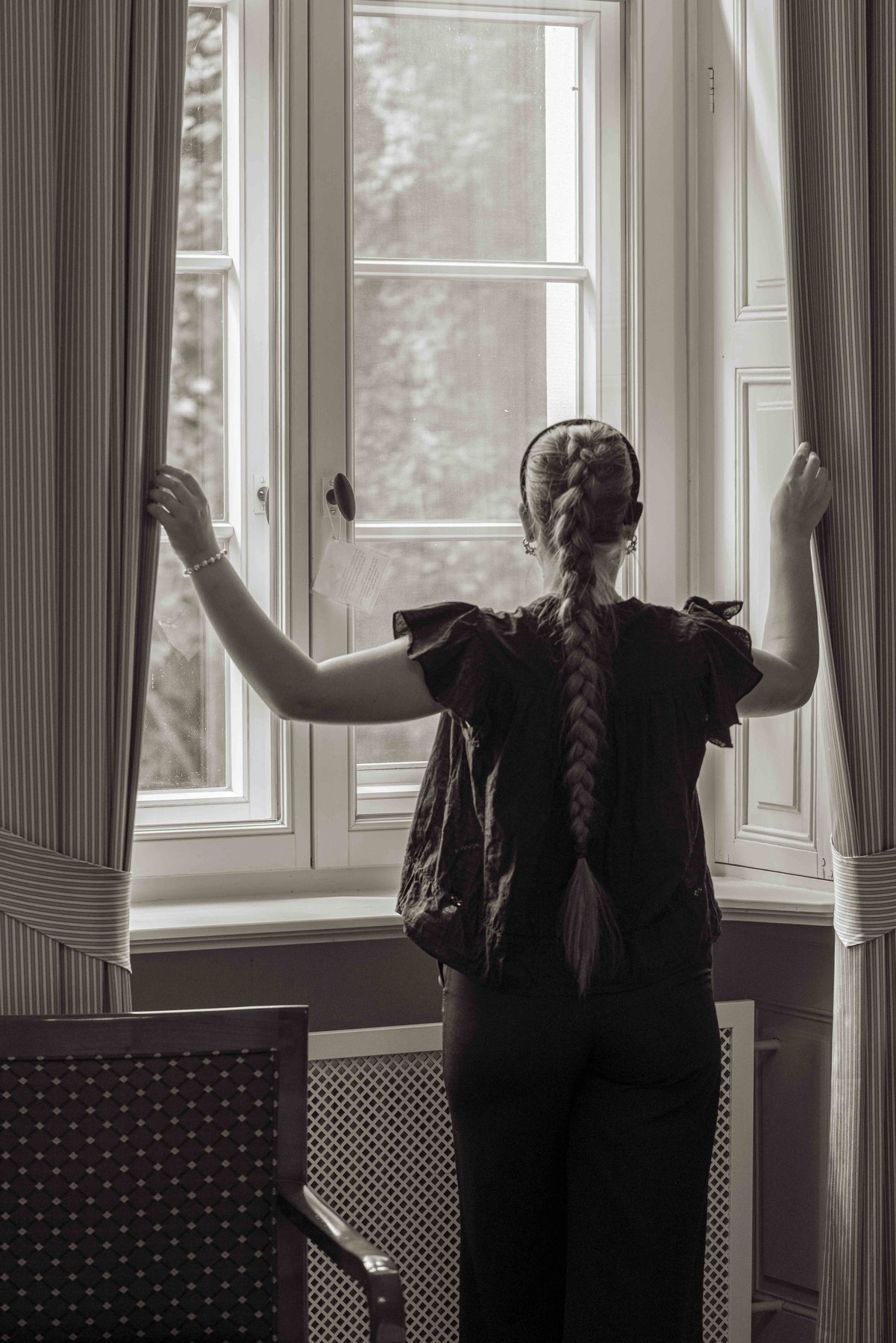 Atmosphärischer Innenraum in warmem Licht – Stimmungsvolle Interieur- und Hospitality-Fotografie von Kitchenkiss – Atmosphäre, Licht und Design für Hotels und Gastronomie.