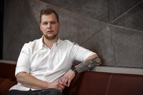Porträt des Küchenchefs im Restaurant – People-Fotografie für die Gastronomie